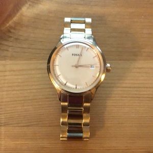 Women’s rose gold fossil watch